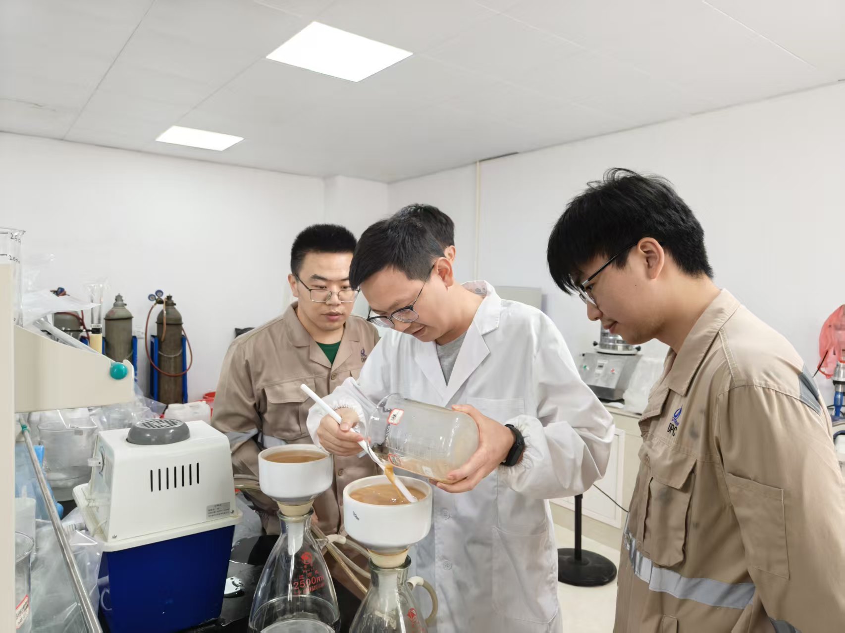 扎根锂业，攻坚路上让&ldquo;锂&rdquo;想花开｜bb贝博锂业研发部90后工程师徐苗